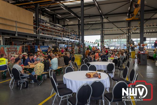 Geslaagde TruckRun Noordwest Veluwe met 111 vrachtwagens door Oldebroek en Elburg. - &copy; NWVFoto.nl