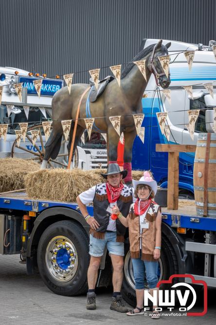 Geslaagde TruckRun Noordwest Veluwe met 111 vrachtwagens door Oldebroek en Elburg. - &copy; NWVFoto.nl