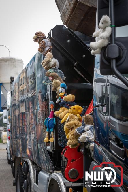 Geslaagde TruckRun Noordwest Veluwe met 111 vrachtwagens door Oldebroek en Elburg. - &copy; NWVFoto.nl