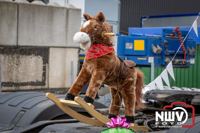 Geslaagde TruckRun Noordwest Veluwe met 111 vrachtwagens door Oldebroek en Elburg. - &copy; NWVFoto.nl