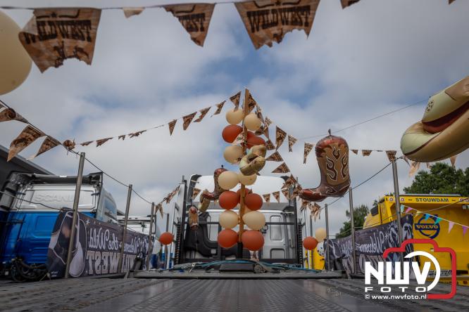 Geslaagde TruckRun Noordwest Veluwe met 111 vrachtwagens door Oldebroek en Elburg. - &copy; NWVFoto.nl