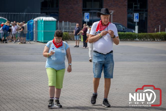 Geslaagde TruckRun Noordwest Veluwe met 111 vrachtwagens door Oldebroek en Elburg. - &copy; NWVFoto.nl