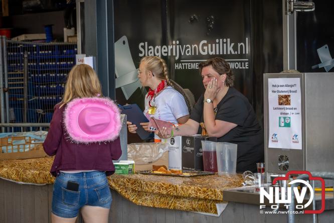 Geslaagde TruckRun Noordwest Veluwe met 111 vrachtwagens door Oldebroek en Elburg. - &copy; NWVFoto.nl