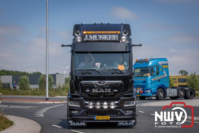 Geslaagde TruckRun Noordwest Veluwe met 111 vrachtwagens door Oldebroek en Elburg. - &copy; NWVFoto.nl