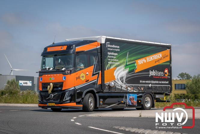 Geslaagde TruckRun Noordwest Veluwe met 111 vrachtwagens door Oldebroek en Elburg. - &copy; NWVFoto.nl