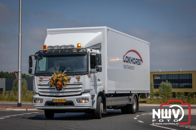 Geslaagde TruckRun Noordwest Veluwe met 111 vrachtwagens door Oldebroek en Elburg. - &copy; NWVFoto.nl