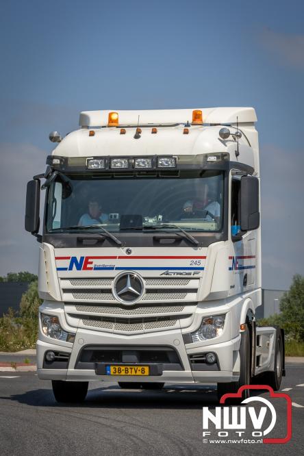 Geslaagde TruckRun Noordwest Veluwe met 111 vrachtwagens door Oldebroek en Elburg. - &copy; NWVFoto.nl