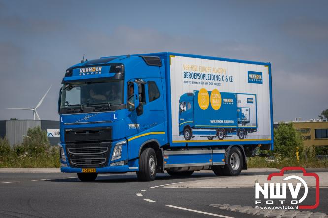 Geslaagde TruckRun Noordwest Veluwe met 111 vrachtwagens door Oldebroek en Elburg. - &copy; NWVFoto.nl