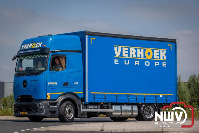 Geslaagde TruckRun Noordwest Veluwe met 111 vrachtwagens door Oldebroek en Elburg. - &copy; NWVFoto.nl