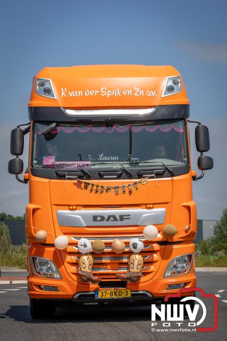 Geslaagde TruckRun Noordwest Veluwe met 111 vrachtwagens door Oldebroek en Elburg. - &copy; NWVFoto.nl
