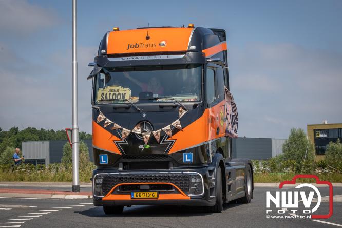 Geslaagde TruckRun Noordwest Veluwe met 111 vrachtwagens door Oldebroek en Elburg. - &copy; NWVFoto.nl