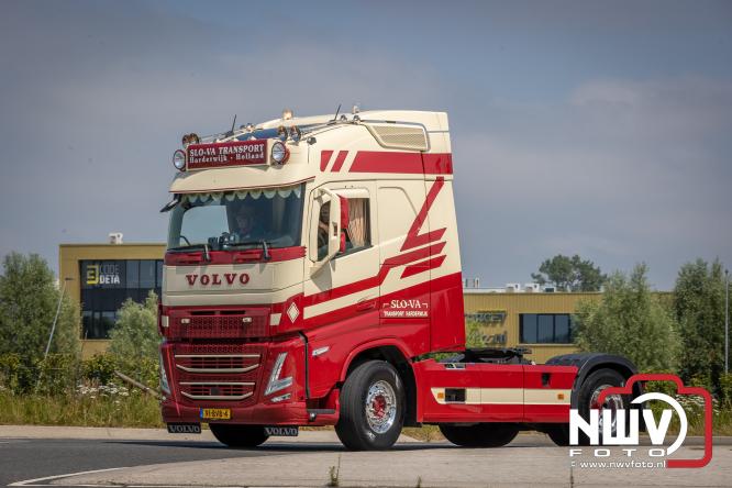 Geslaagde TruckRun Noordwest Veluwe met 111 vrachtwagens door Oldebroek en Elburg. - &copy; NWVFoto.nl