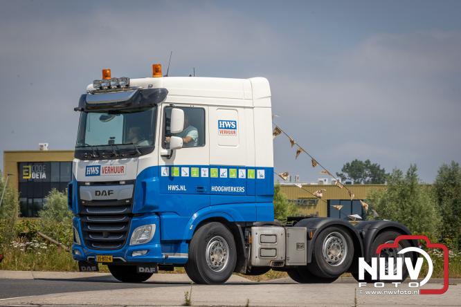 Geslaagde TruckRun Noordwest Veluwe met 111 vrachtwagens door Oldebroek en Elburg. - &copy; NWVFoto.nl