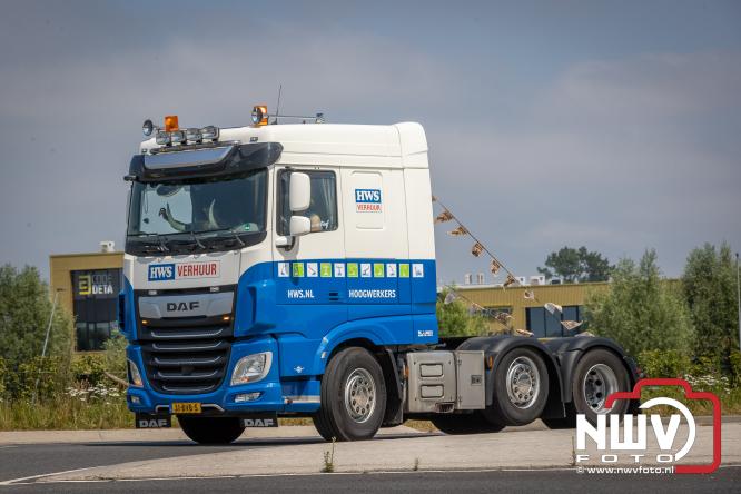 Geslaagde TruckRun Noordwest Veluwe met 111 vrachtwagens door Oldebroek en Elburg. - &copy; NWVFoto.nl