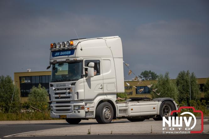 Geslaagde TruckRun Noordwest Veluwe met 111 vrachtwagens door Oldebroek en Elburg. - &copy; NWVFoto.nl
