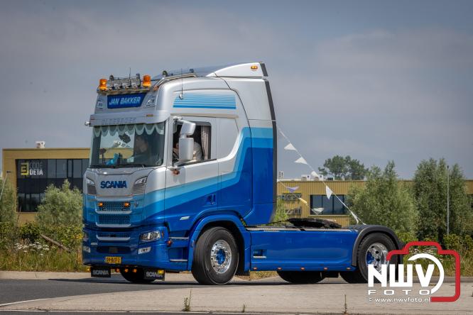 Geslaagde TruckRun Noordwest Veluwe met 111 vrachtwagens door Oldebroek en Elburg. - &copy; NWVFoto.nl