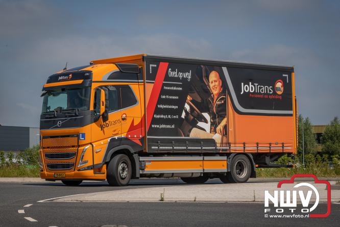 Geslaagde TruckRun Noordwest Veluwe met 111 vrachtwagens door Oldebroek en Elburg. - &copy; NWVFoto.nl