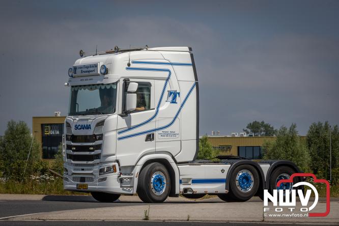Geslaagde TruckRun Noordwest Veluwe met 111 vrachtwagens door Oldebroek en Elburg. - &copy; NWVFoto.nl