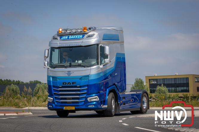 Geslaagde TruckRun Noordwest Veluwe met 111 vrachtwagens door Oldebroek en Elburg. - &copy; NWVFoto.nl