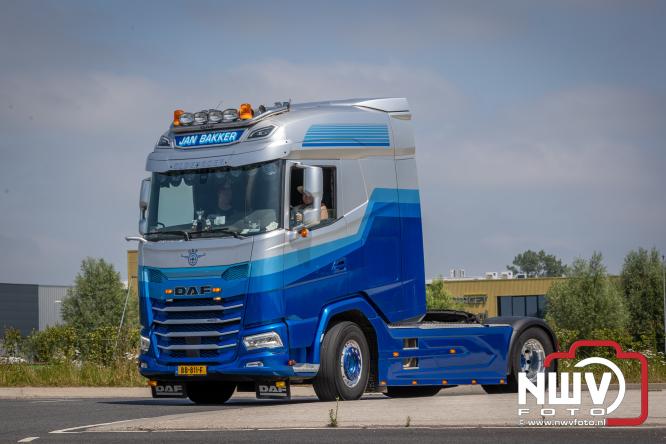 Geslaagde TruckRun Noordwest Veluwe met 111 vrachtwagens door Oldebroek en Elburg. - &copy; NWVFoto.nl