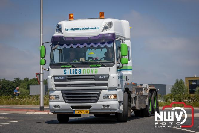 Geslaagde TruckRun Noordwest Veluwe met 111 vrachtwagens door Oldebroek en Elburg. - &copy; NWVFoto.nl