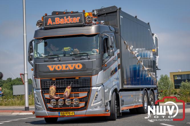 Geslaagde TruckRun Noordwest Veluwe met 111 vrachtwagens door Oldebroek en Elburg. - &copy; NWVFoto.nl