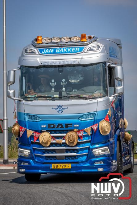 Geslaagde TruckRun Noordwest Veluwe met 111 vrachtwagens door Oldebroek en Elburg. - &copy; NWVFoto.nl