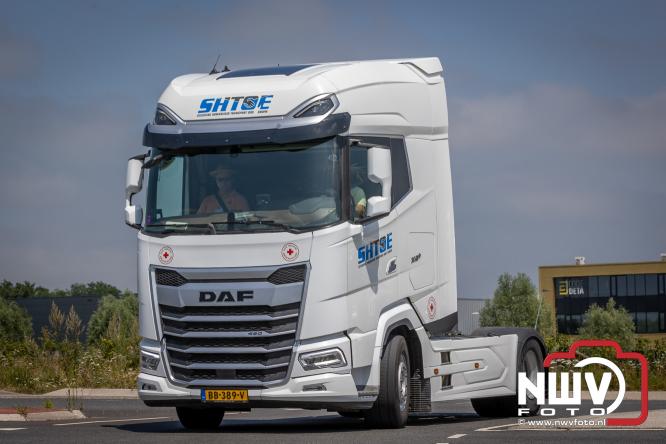 Geslaagde TruckRun Noordwest Veluwe met 111 vrachtwagens door Oldebroek en Elburg. - &copy; NWVFoto.nl
