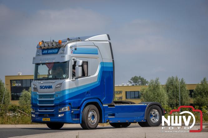 Geslaagde TruckRun Noordwest Veluwe met 111 vrachtwagens door Oldebroek en Elburg. - &copy; NWVFoto.nl