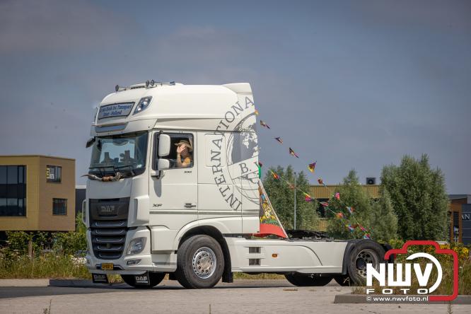 Geslaagde TruckRun Noordwest Veluwe met 111 vrachtwagens door Oldebroek en Elburg. - &copy; NWVFoto.nl