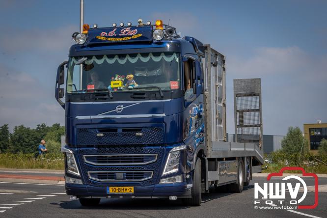 Geslaagde TruckRun Noordwest Veluwe met 111 vrachtwagens door Oldebroek en Elburg. - &copy; NWVFoto.nl