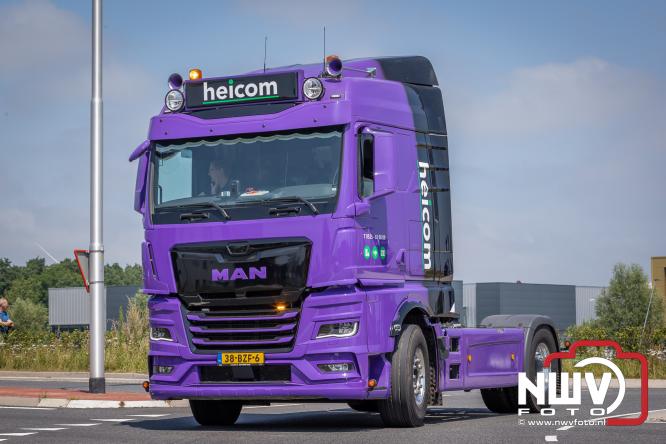 Geslaagde TruckRun Noordwest Veluwe met 111 vrachtwagens door Oldebroek en Elburg. - &copy; NWVFoto.nl