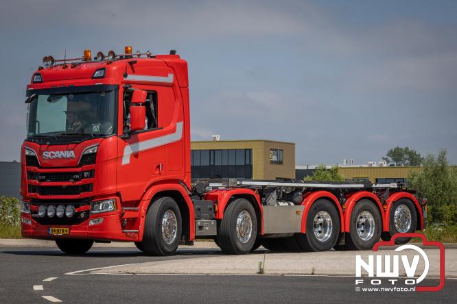 Geslaagde TruckRun Noordwest Veluwe met 111 vrachtwagens door Oldebroek en Elburg. - &copy; NWVFoto.nl