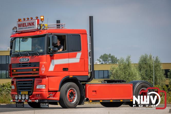 Geslaagde TruckRun Noordwest Veluwe met 111 vrachtwagens door Oldebroek en Elburg. - &copy; NWVFoto.nl
