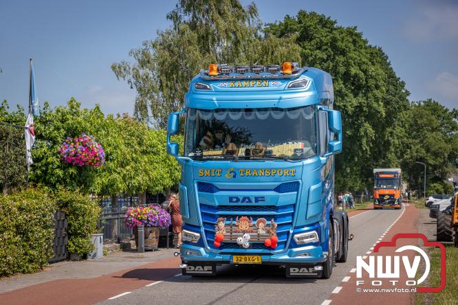 Geslaagde TruckRun Noordwest Veluwe met 111 vrachtwagens door Oldebroek en Elburg. - &copy; NWVFoto.nl