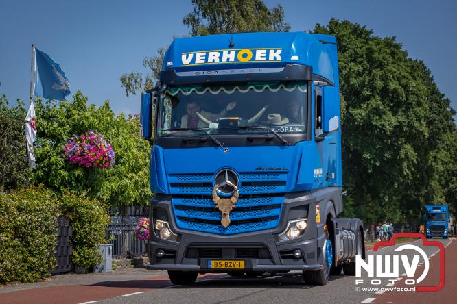 Geslaagde TruckRun Noordwest Veluwe met 111 vrachtwagens door Oldebroek en Elburg. - &copy; NWVFoto.nl