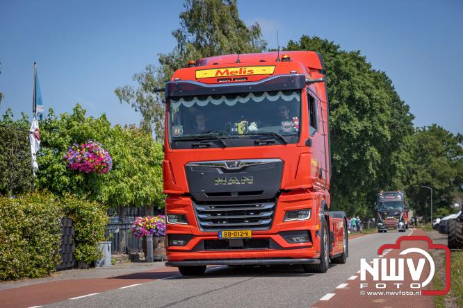 Geslaagde TruckRun Noordwest Veluwe met 111 vrachtwagens door Oldebroek en Elburg. - &copy; NWVFoto.nl