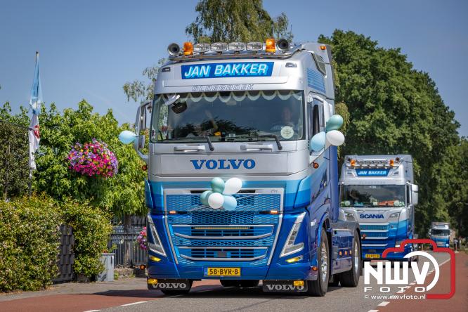 Geslaagde TruckRun Noordwest Veluwe met 111 vrachtwagens door Oldebroek en Elburg. - &copy; NWVFoto.nl
