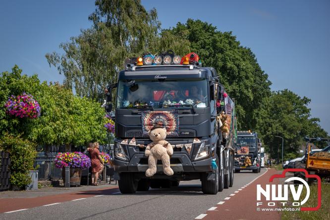 Geslaagde TruckRun Noordwest Veluwe met 111 vrachtwagens door Oldebroek en Elburg. - &copy; NWVFoto.nl
