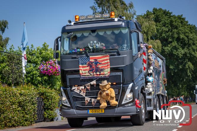 Geslaagde TruckRun Noordwest Veluwe met 111 vrachtwagens door Oldebroek en Elburg. - &copy; NWVFoto.nl