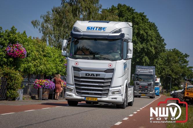 Geslaagde TruckRun Noordwest Veluwe met 111 vrachtwagens door Oldebroek en Elburg. - &copy; NWVFoto.nl