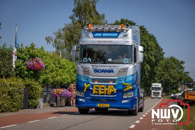 Geslaagde TruckRun Noordwest Veluwe met 111 vrachtwagens door Oldebroek en Elburg. - &copy; NWVFoto.nl
