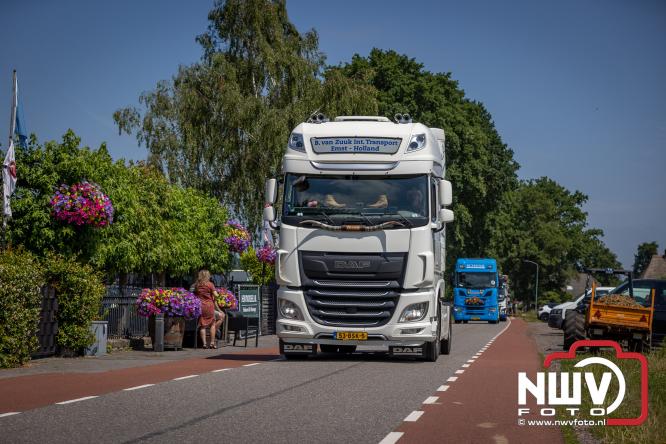 Geslaagde TruckRun Noordwest Veluwe met 111 vrachtwagens door Oldebroek en Elburg. - &copy; NWVFoto.nl