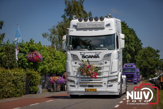Geslaagde TruckRun Noordwest Veluwe met 111 vrachtwagens door Oldebroek en Elburg. - &copy; NWVFoto.nl