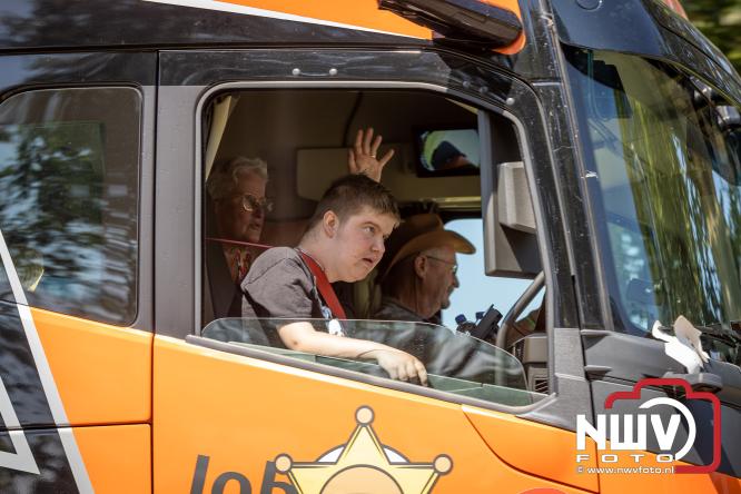 Geslaagde TruckRun Noordwest Veluwe met 111 vrachtwagens door Oldebroek en Elburg. - &copy; NWVFoto.nl