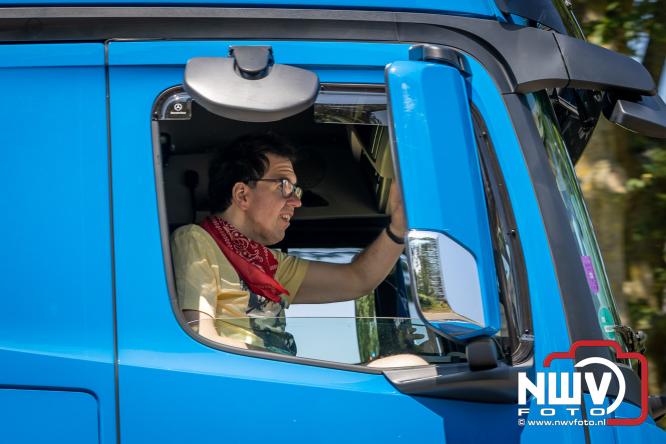 Geslaagde TruckRun Noordwest Veluwe met 111 vrachtwagens door Oldebroek en Elburg. - &copy; NWVFoto.nl
