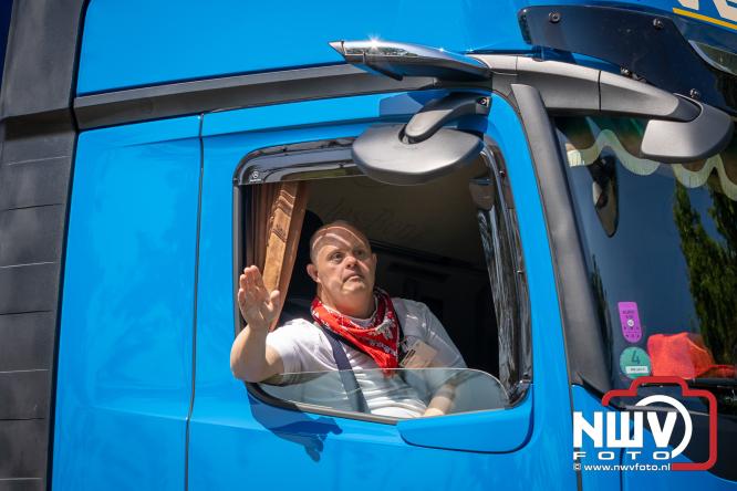 Geslaagde TruckRun Noordwest Veluwe met 111 vrachtwagens door Oldebroek en Elburg. - &copy; NWVFoto.nl