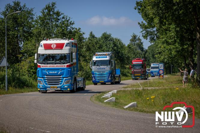 Geslaagde TruckRun Noordwest Veluwe met 111 vrachtwagens door Oldebroek en Elburg. - &copy; NWVFoto.nl