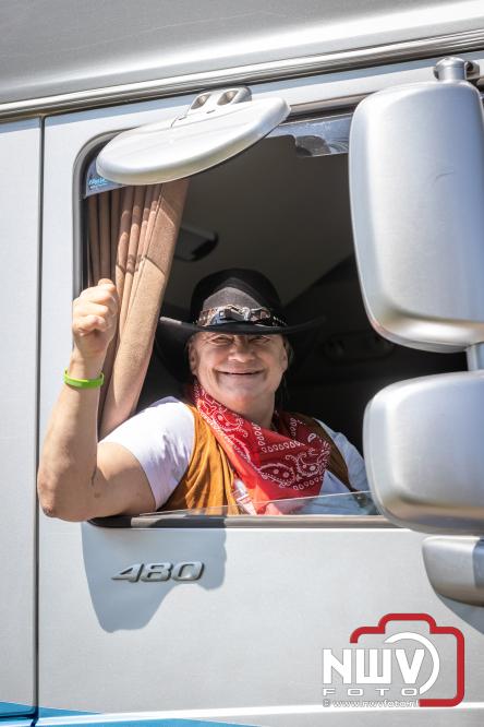 Geslaagde TruckRun Noordwest Veluwe met 111 vrachtwagens door Oldebroek en Elburg. - &copy; NWVFoto.nl