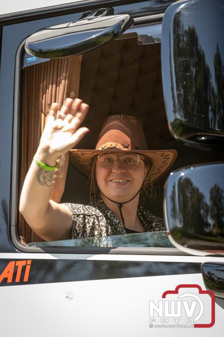Geslaagde TruckRun Noordwest Veluwe met 111 vrachtwagens door Oldebroek en Elburg. - &copy; NWVFoto.nl